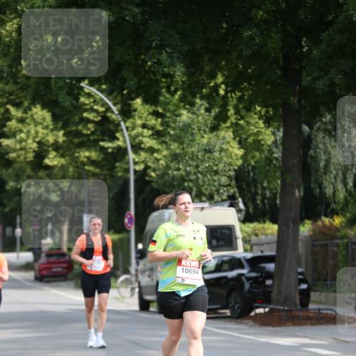 15.06.2025 - REWE Women's Run Jannik Wohlers http://msf.ph/oto/7941721 15.06.2025 09:59:31 Laufen 10694 meine-sportfotos.de