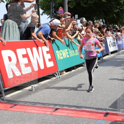 15.06.2025 - REWE Women's Run Strokosch-Dieckow http://msf.ph/oto/7941727 15.06.2025 11:34:19 Ziel 142, 144, 184, 185, 186, 195, 242, 267, 276, 288, 291 meine-sportfotos.de