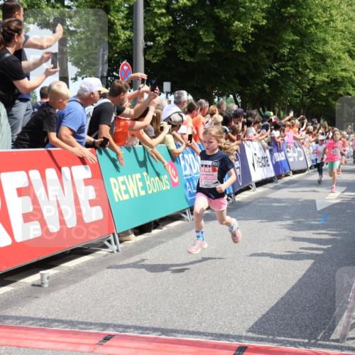15.06.2025 - REWE Women's Run Strokosch-Dieckow http://msf.ph/oto/7941764 15.06.2025 11:34:21 Ziel 110, 142, 144, 154, 184, 185, 186, 195, 234, 242, 267, 283, 288, 291, 306 meine-sportfotos.de
