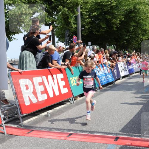 15.06.2025 - REWE Women's Run Strokosch-Dieckow http://msf.ph/oto/7941774 15.06.2025 11:34:21 Ziel 110, 142, 144, 154, 184, 185, 186, 195, 234, 242, 267, 283, 288, 291, 306 meine-sportfotos.de