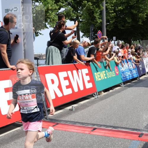 15.06.2025 - REWE Women's Run Strokosch-Dieckow http://msf.ph/oto/7941795 15.06.2025 11:34:22 Ziel 110, 144, 154, 184, 185, 186, 192, 195, 234, 242, 283, 288, 291, 306 meine-sportfotos.de
