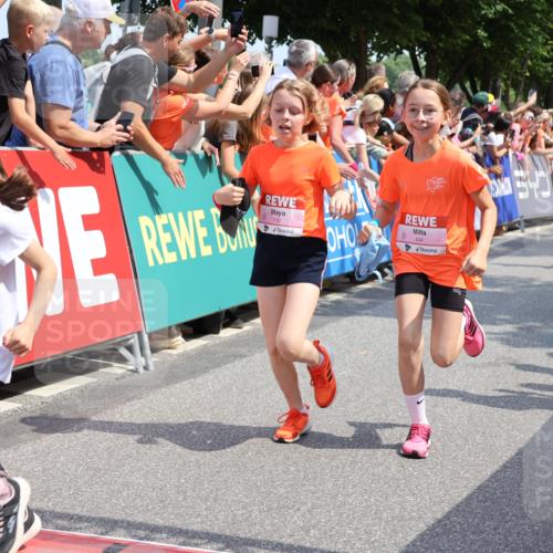 15.06.2025 - REWE Women's Run Strokosch-Dieckow http://msf.ph/oto/7941829 15.06.2025 11:34:25 Ziel 110, 154, 157, 163, 184, 185, 186, 188, 192, 195, 217, 234, 237, 283, 288, 291, 306 meine-sportfotos.de