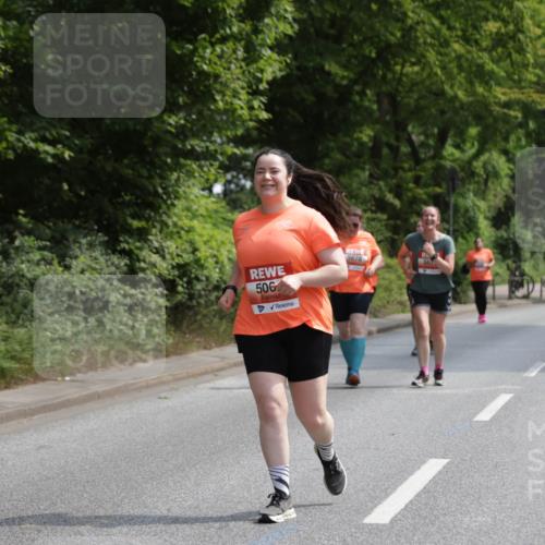 15.06.2025 - REWE Women's Run Jannik Wohlers http://msf.ph/oto/7941833 15.06.2025 10:15:40 Laufen 506, 5678, 567 meine-sportfotos.de