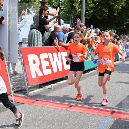 15.06.2025 - REWE Women's Run Strokosch-Dieckow http://msf.ph/oto/7941838 15.06.2025 11:34:25 Ziel 110, 154, 157, 163, 184, 185, 186, 188, 192, 195, 217, 234, 237, 283, 288, 291, 306 meine-sportfotos.de