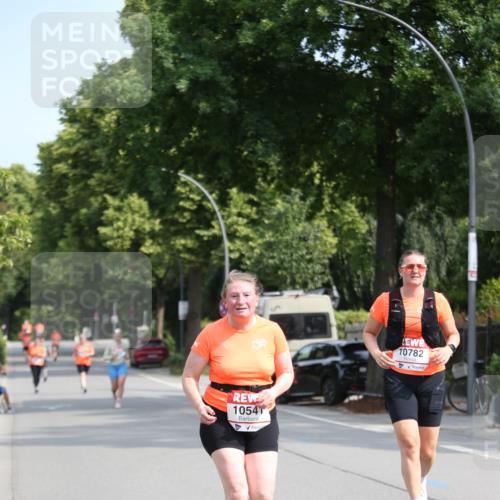 15.06.2025 - REWE Women's Run Jannik Wohlers http://msf.ph/oto/7941857 15.06.2025 09:59:37 Laufen 1054, 10782 meine-sportfotos.de