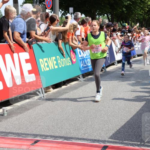 15.06.2025 - REWE Women's Run Strokosch-Dieckow http://msf.ph/oto/7942031 15.06.2025 11:34:33 Ziel 110, 146, 150, 154, 157, 163, 167, 178, 180, 188, 192, 217, 234, 237, 274, 283, 306, 314 meine-sportfotos.de