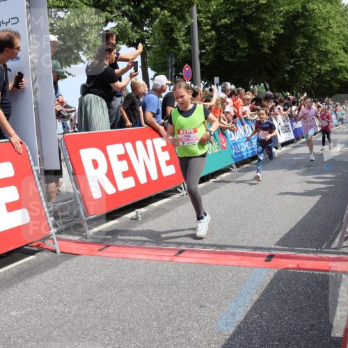 15.06.2025 - REWE Women's Run Strokosch-Dieckow http://msf.ph/oto/7942050 15.06.2025 11:34:34 Ziel 146, 150, 154, 157, 163, 167, 176, 178, 180, 188, 189, 192, 217, 237, 274, 283, 306, 314 meine-sportfotos.de
