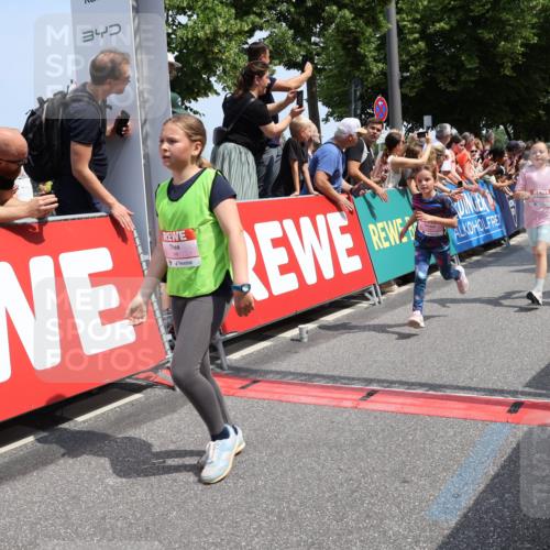 15.06.2025 - REWE Women's Run Strokosch-Dieckow http://msf.ph/oto/7942072 15.06.2025 11:34:35 Ziel 146, 150, 157, 163, 167, 176, 178, 180, 188, 189, 192, 217, 237, 274, 314 meine-sportfotos.de