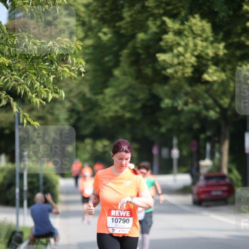 15.06.2025 - REWE Women's Run Jannik Wohlers http://msf.ph/oto/7942103 15.06.2025 09:59:54 Laufen 10790 meine-sportfotos.de