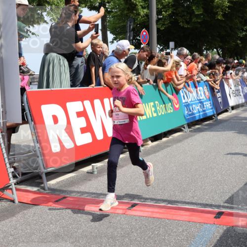 15.06.2025 - REWE Women's Run Strokosch-Dieckow http://msf.ph/oto/7942108 15.06.2025 11:34:36 Ziel 146, 150, 157, 163, 167, 169, 176, 178, 180, 188, 189, 217, 221, 237, 274, 314 meine-sportfotos.de