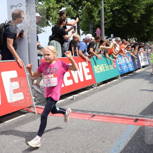 15.06.2025 - REWE Women's Run Strokosch-Dieckow http://msf.ph/oto/7942118 15.06.2025 11:34:37 Ziel 146, 150, 157, 163, 167, 169, 176, 178, 180, 189, 217, 221, 237, 274, 293, 314 meine-sportfotos.de