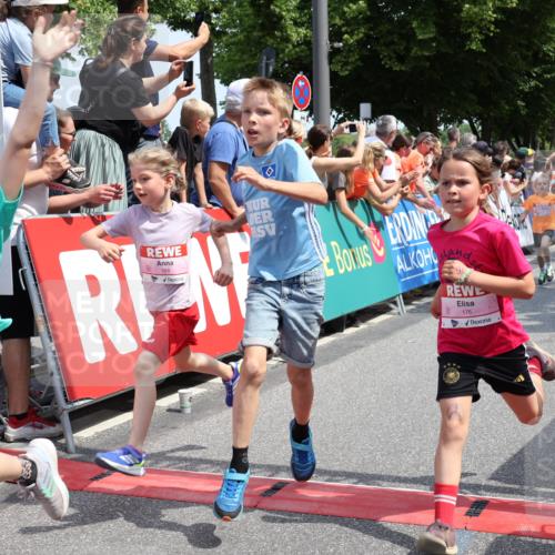 15.06.2025 - REWE Women's Run Strokosch-Dieckow http://msf.ph/oto/7942186 15.06.2025 11:34:40 Ziel 146, 150, 167, 169, 172, 173, 176, 178, 179, 189, 221, 274, 293, 314 meine-sportfotos.de