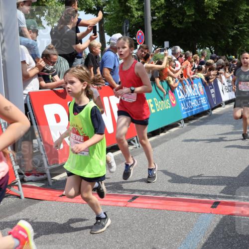 15.06.2025 - REWE Women's Run Strokosch-Dieckow http://msf.ph/oto/7942305 15.06.2025 11:34:47 Ziel 106, 123, 124, 143, 153, 160, 169, 172, 173, 176, 179, 189, 213, 221, 256, 287, 293 meine-sportfotos.de