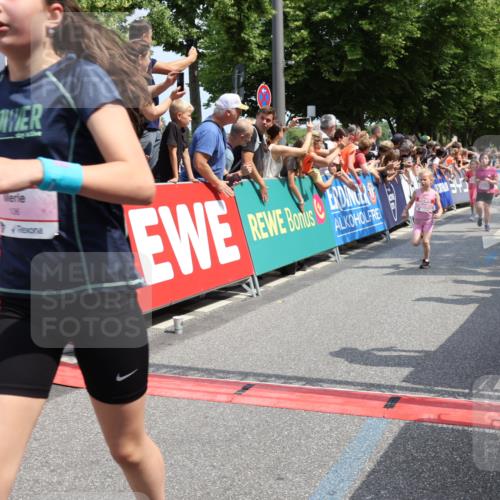 15.06.2025 - REWE Women's Run Strokosch-Dieckow http://msf.ph/oto/7942340 15.06.2025 11:34:48 Ziel 106, 116, 123, 124, 135, 143, 153, 160, 169, 172, 173, 179, 213, 221, 256, 287, 293 meine-sportfotos.de