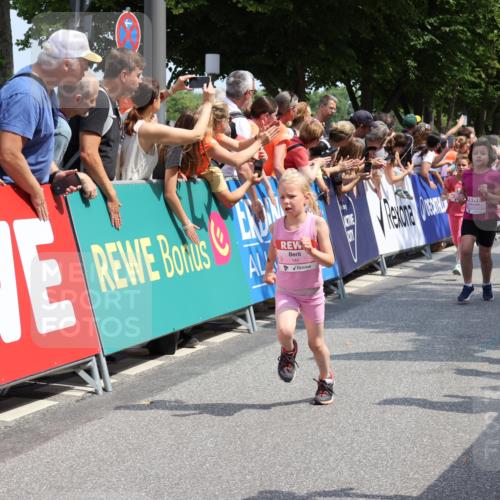 15.06.2025 - REWE Women's Run Strokosch-Dieckow http://msf.ph/oto/7942347 15.06.2025 11:34:49 Ziel 106, 113, 116, 123, 124, 135, 143, 153, 160, 165, 169, 172, 173, 179, 213, 221, 256, 287, 293 meine-sportfotos.de