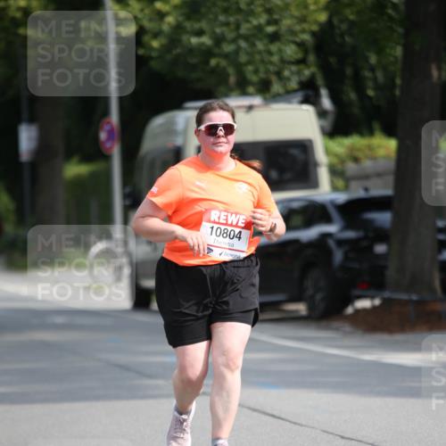 15.06.2025 - REWE Women's Run Jannik Wohlers http://msf.ph/oto/7942430 15.06.2025 10:00:27 Laufen 10804 meine-sportfotos.de