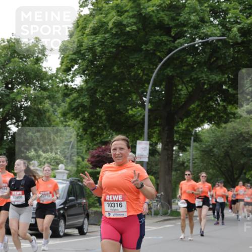 15.06.2025 - REWE Women's Run Jannik Wohlers http://msf.ph/oto/7942451 15.06.2025 08:28:39 Laufen 10316 meine-sportfotos.de