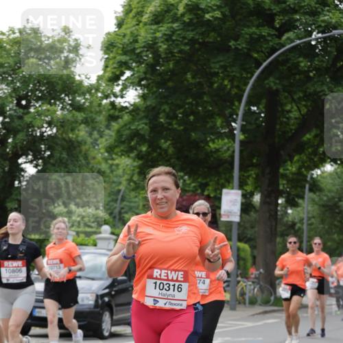 15.06.2025 - REWE Women's Run Jannik Wohlers http://msf.ph/oto/7942462 15.06.2025 08:28:39 Laufen 10713, 10806, 10316, 74 meine-sportfotos.de