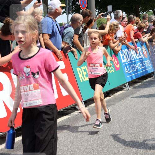 15.06.2025 - REWE Women's Run Strokosch-Dieckow http://msf.ph/oto/7942465 15.06.2025 11:34:54 Ziel 106, 113, 116, 123, 124, 135, 143, 153, 160, 165, 213, 231, 250, 256, 287, 290, 323 meine-sportfotos.de