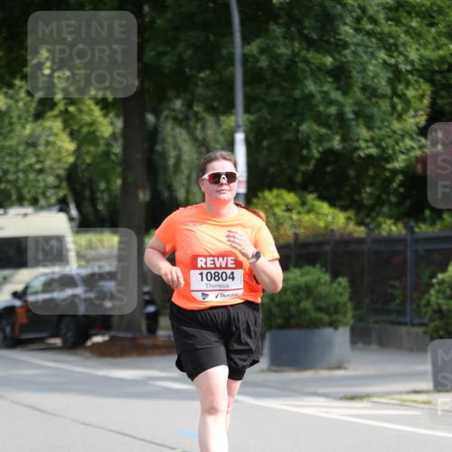 15.06.2025 - REWE Women's Run Jannik Wohlers http://msf.ph/oto/7942492 15.06.2025 10:00:30 Laufen 10804 meine-sportfotos.de