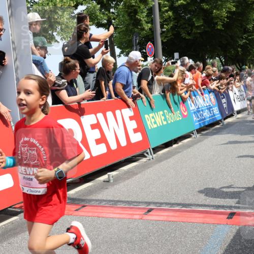 15.06.2025 - REWE Women's Run Strokosch-Dieckow http://msf.ph/oto/7942512 15.06.2025 11:34:56 Ziel 113, 116, 123, 124, 135, 143, 160, 165, 213, 231, 250, 287, 290, 312, 323 meine-sportfotos.de
