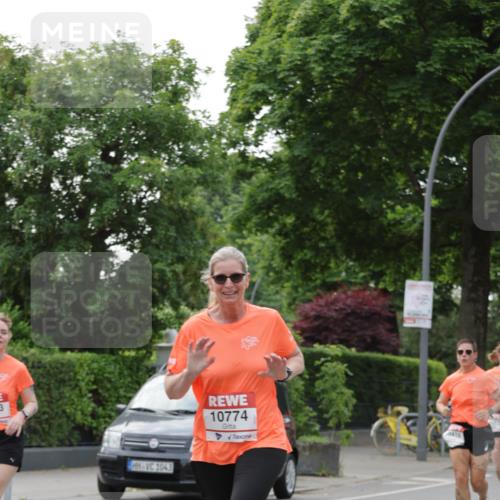 15.06.2025 - REWE Women's Run Jannik Wohlers http://msf.ph/oto/7942526 15.06.2025 08:28:40 Laufen 1043, 10774 meine-sportfotos.de