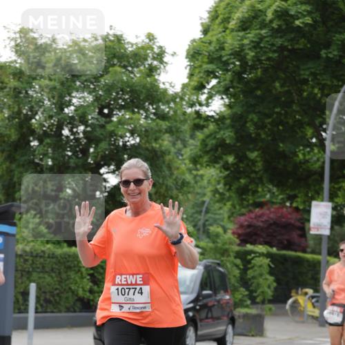 15.06.2025 - REWE Women's Run Jannik Wohlers http://msf.ph/oto/7942575 15.06.2025 08:28:41 Laufen 10774, 0418 meine-sportfotos.de