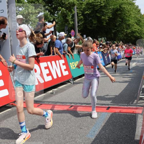 15.06.2025 - REWE Women's Run Strokosch-Dieckow http://msf.ph/oto/7942598 15.06.2025 11:35:03 Ziel 162, 207, 216, 231, 233, 250, 263, 290, 312, 316, 323 meine-sportfotos.de