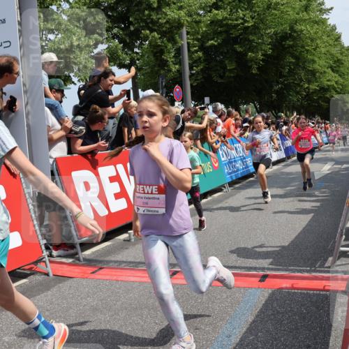 15.06.2025 - REWE Women's Run Strokosch-Dieckow http://msf.ph/oto/7942606 15.06.2025 11:35:03 Ziel 162, 207, 216, 231, 233, 250, 263, 290, 312, 316, 323 meine-sportfotos.de