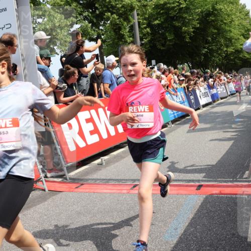 15.06.2025 - REWE Women's Run Strokosch-Dieckow http://msf.ph/oto/7942634 15.06.2025 11:35:04 Ziel 156, 162, 207, 216, 231, 233, 250, 263, 290, 312, 316, 323 meine-sportfotos.de