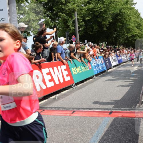 15.06.2025 - REWE Women's Run Strokosch-Dieckow http://msf.ph/oto/7942640 15.06.2025 11:35:05 Ziel 156, 162, 174, 207, 214, 216, 231, 233, 250, 263, 285, 290, 312, 316, 323 meine-sportfotos.de