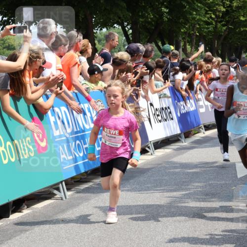 15.06.2025 - REWE Women's Run Strokosch-Dieckow http://msf.ph/oto/7942651 15.06.2025 11:35:07 Ziel 112, 115, 156, 162, 174, 207, 214, 216, 233, 250, 263, 273, 285, 312, 316 meine-sportfotos.de