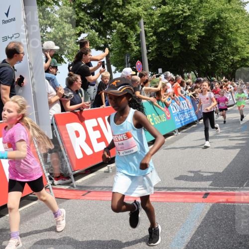 15.06.2025 - REWE Women's Run Strokosch-Dieckow http://msf.ph/oto/7942686 15.06.2025 11:35:09 Ziel 112, 115, 156, 161, 162, 174, 201, 207, 214, 216, 233, 263, 273, 285, 312, 316 meine-sportfotos.de