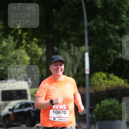 15.06.2025 - REWE Women's Run Jannik Wohlers http://msf.ph/oto/7942757 15.06.2025 10:00:57 Laufen 10670 meine-sportfotos.de