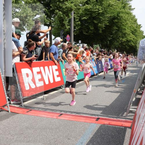 15.06.2025 - REWE Women's Run Strokosch-Dieckow http://msf.ph/oto/7942845 15.06.2025 11:35:17 Ziel 112, 115, 118, 128, 156, 161, 170, 174, 201, 211, 214, 225, 261, 273, 285, 309, 313 meine-sportfotos.de
