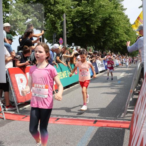 15.06.2025 - REWE Women's Run Strokosch-Dieckow http://msf.ph/oto/7942891 15.06.2025 11:35:19 Ziel 112, 115, 118, 128, 161, 170, 201, 211, 225, 261, 273, 309, 313 meine-sportfotos.de