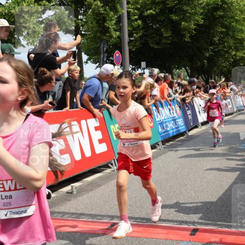 15.06.2025 - REWE Women's Run Strokosch-Dieckow http://msf.ph/oto/7942899 15.06.2025 11:35:19 Ziel 112, 115, 118, 128, 161, 170, 201, 211, 225, 261, 273, 309, 313 meine-sportfotos.de