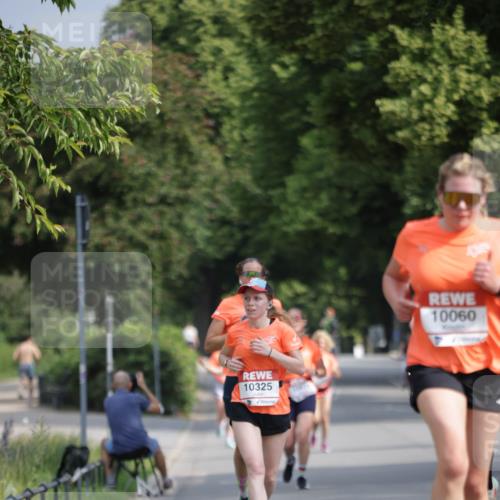15.06.2025 - REWE Women's Run Jannik Wohlers http://msf.ph/oto/7942927 15.06.2025 08:46:57 Laufen 10325, 10060 meine-sportfotos.de