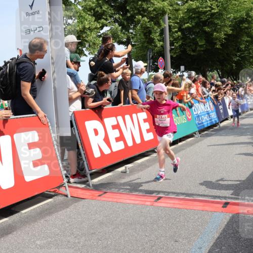15.06.2025 - REWE Women's Run Strokosch-Dieckow http://msf.ph/oto/7942932 15.06.2025 11:35:21 Ziel 118, 128, 131, 139, 161, 170, 175, 201, 211, 220, 225, 261, 296, 309, 313 meine-sportfotos.de