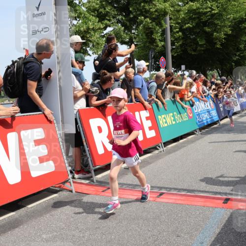 15.06.2025 - REWE Women's Run Strokosch-Dieckow http://msf.ph/oto/7942946 15.06.2025 11:35:21 Ziel 118, 128, 131, 139, 161, 170, 175, 201, 211, 220, 225, 261, 296, 309, 313 meine-sportfotos.de