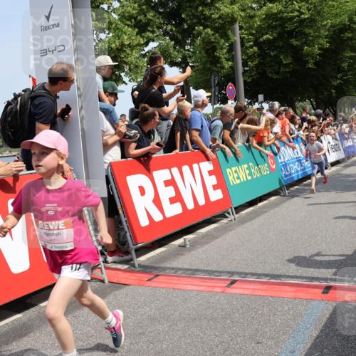 15.06.2025 - REWE Women's Run Strokosch-Dieckow http://msf.ph/oto/7942955 15.06.2025 11:35:21 Ziel 118, 128, 131, 139, 161, 170, 175, 201, 211, 220, 225, 261, 296, 309, 313 meine-sportfotos.de