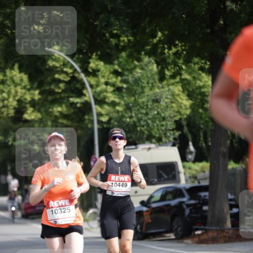 15.06.2025 - REWE Women's Run Jannik Wohlers http://msf.ph/oto/7943024 15.06.2025 08:46:59 Laufen 10449, 10325 meine-sportfotos.de