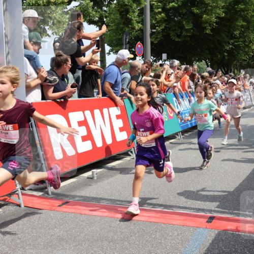 15.06.2025 - REWE Women's Run Strokosch-Dieckow http://msf.ph/oto/7943103 15.06.2025 11:35:27 Ziel 111, 120, 128, 131, 137, 139, 175, 220, 229, 240, 246, 261, 268, 269, 284, 286, 295, 296, 302, 309 meine-sportfotos.de