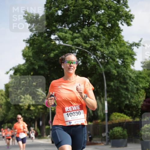15.06.2025 - REWE Women's Run Jannik Wohlers http://msf.ph/oto/7943148 15.06.2025 08:47:03 Laufen 10030 meine-sportfotos.de
