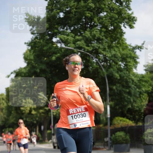 15.06.2025 - REWE Women's Run Jannik Wohlers http://msf.ph/oto/7943153 15.06.2025 08:47:03 Laufen 10030 meine-sportfotos.de