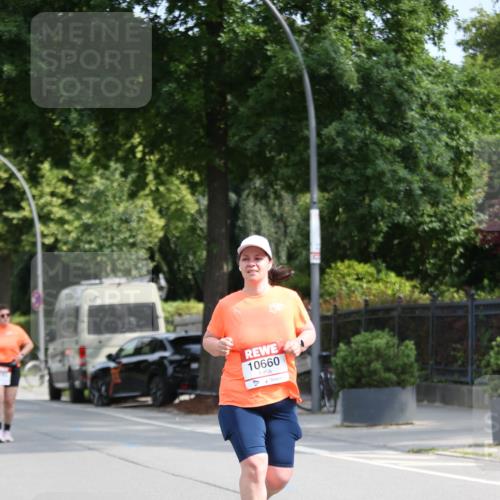 15.06.2025 - REWE Women's Run Jannik Wohlers http://msf.ph/oto/7943157 15.06.2025 10:01:42 Laufen 10660 meine-sportfotos.de