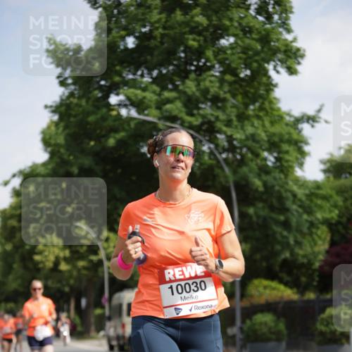 15.06.2025 - REWE Women's Run Jannik Wohlers http://msf.ph/oto/7943163 15.06.2025 08:47:03 Laufen 10030 meine-sportfotos.de
