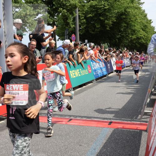 15.06.2025 - REWE Women's Run Strokosch-Dieckow http://msf.ph/oto/7943177 15.06.2025 11:35:29 Ziel 111, 120, 128, 131, 137, 139, 152, 175, 220, 229, 240, 246, 268, 269, 284, 286, 295, 296, 302, 309 meine-sportfotos.de