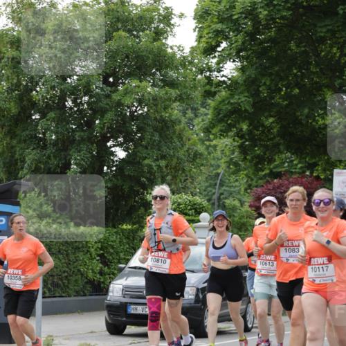15.06.2025 - REWE Women's Run Jannik Wohlers http://msf.ph/oto/7943234 15.06.2025 08:28:53 Laufen 10358, 1083, 10613, 10810, 10117, 15, 2 meine-sportfotos.de