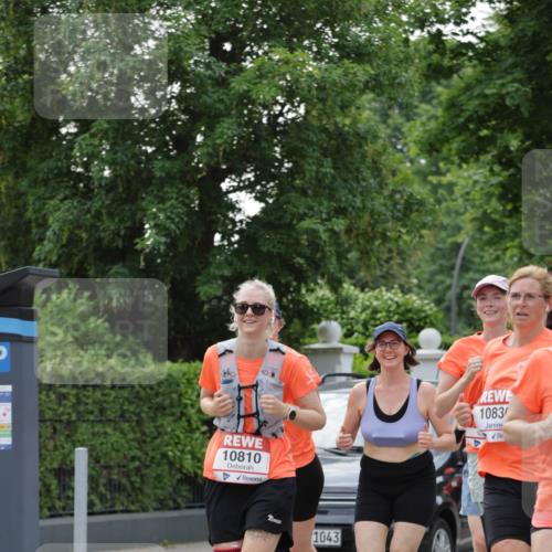 15.06.2025 - REWE Women's Run Jannik Wohlers http://msf.ph/oto/7943275 15.06.2025 08:28:54 Laufen 10810, 1043, 1083 meine-sportfotos.de